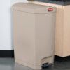 Rubbermaid End Step On 90Lt Beige Bin thumbnail-0